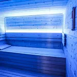 In Fren Tat Near & Jacuzzi Villa *
