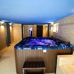 In Fren Tat Near & Jacuzzi *