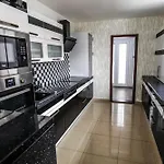 In Fren Tat Near & Jacuzzi Villa *