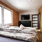In Fren Tat Near & Jacuzzi Villa Frenštát pod Radhoštěm