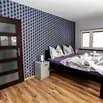 In Fren Tat Near & Jacuzzi Villa