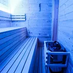 In Fren Tat Near & Jacuzzi *