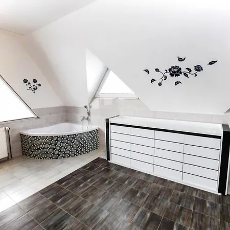Villa In Fren Tat Near & Jacuzzi Frenštát pod Radhoštěm