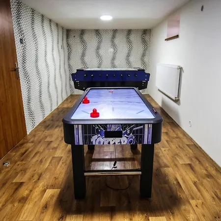 In Fren Tat Near & Jacuzzi Villa Frenštát pod Radhoštěm