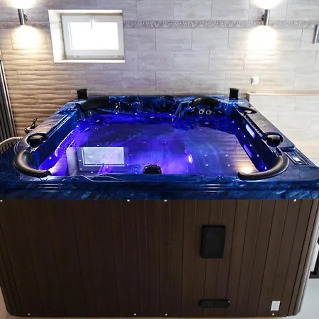 In Fren Tat Near & Jacuzzi *
