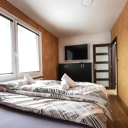 In Fren Tat Near & Jacuzzi Villa Frenštát pod Radhoštěm