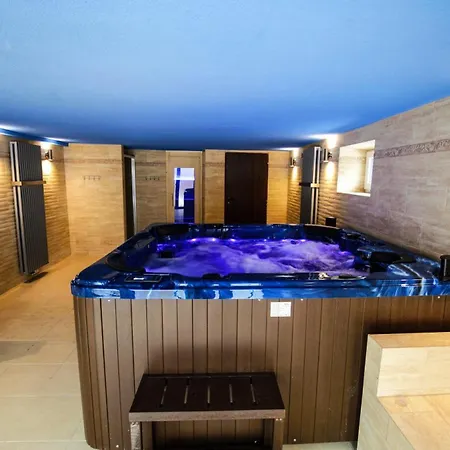 Villa In Fren Tat Near & Jacuzzi Frenštát pod Radhoštěm