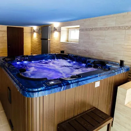 Villa In Fren Tat Near & Jacuzzi Frenštát pod Radhoštěm
