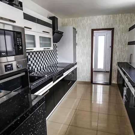 In Fren Tat Near & Jacuzzi Villa *