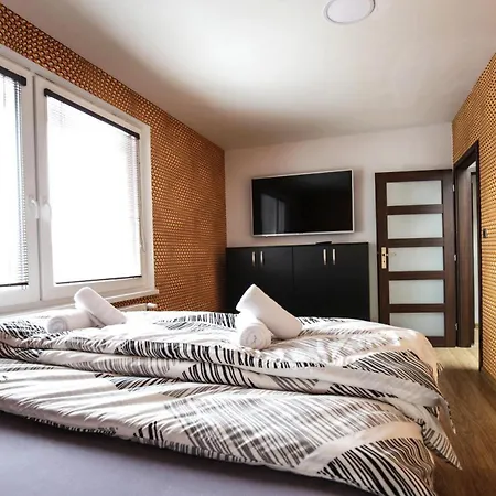 In Fren Tat Near & Jacuzzi Villa Frenštát pod Radhoštěm
