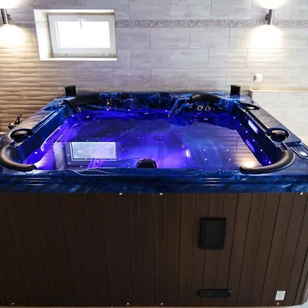 In Fren Tat Near & Jacuzzi