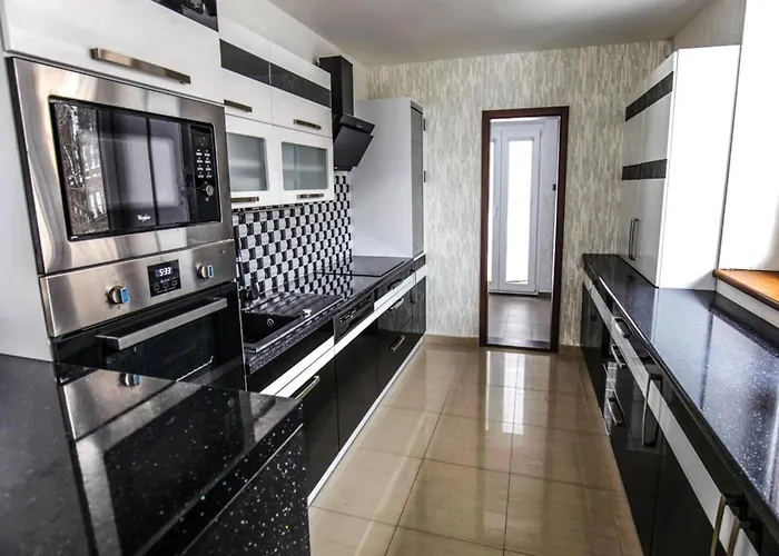 In Fren Tat Near & Jacuzzi Villa Frenštát pod Radhoštěm
