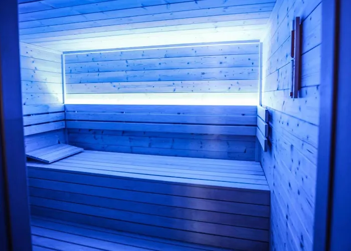 In Fren Tat Near & Jacuzzi Villa *