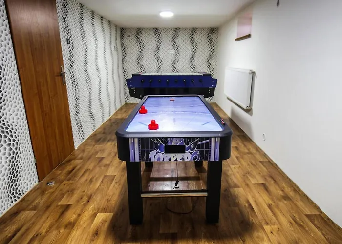 In Fren Tat Near & Jacuzzi Villa Frenštát pod Radhoštěm