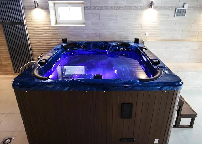 In Fren Tat Near & Jacuzzi *