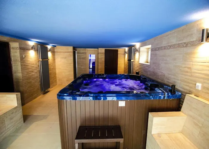 In Fren Tat Near & Jacuzzi *