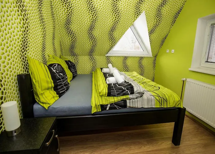 In Fren Tat Near & Jacuzzi Villa Frenštát pod Radhoštěm