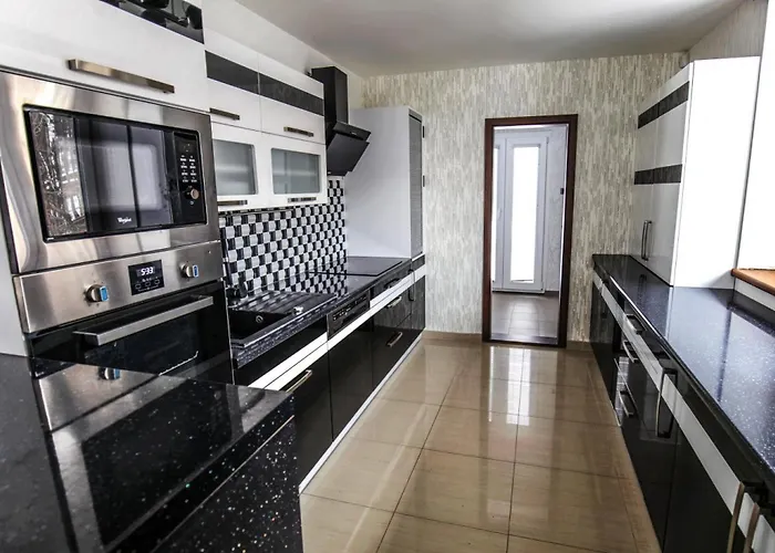 In Fren Tat Near & Jacuzzi Villa *