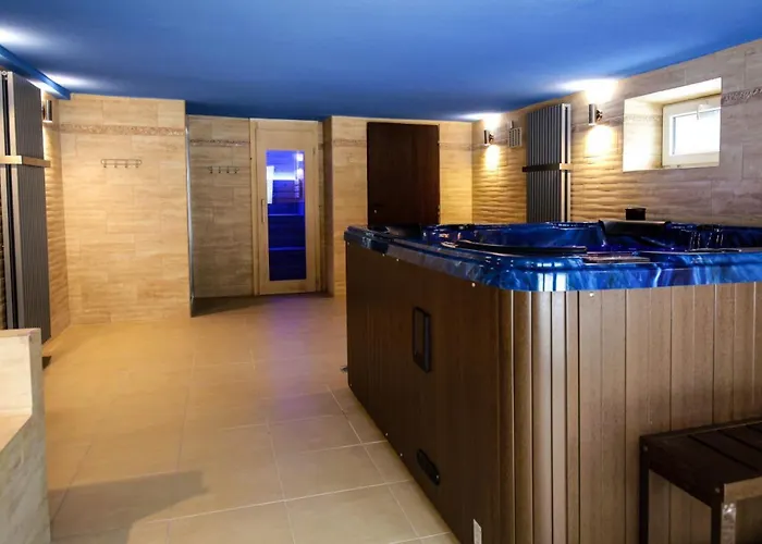 In Fren Tat Near & Jacuzzi